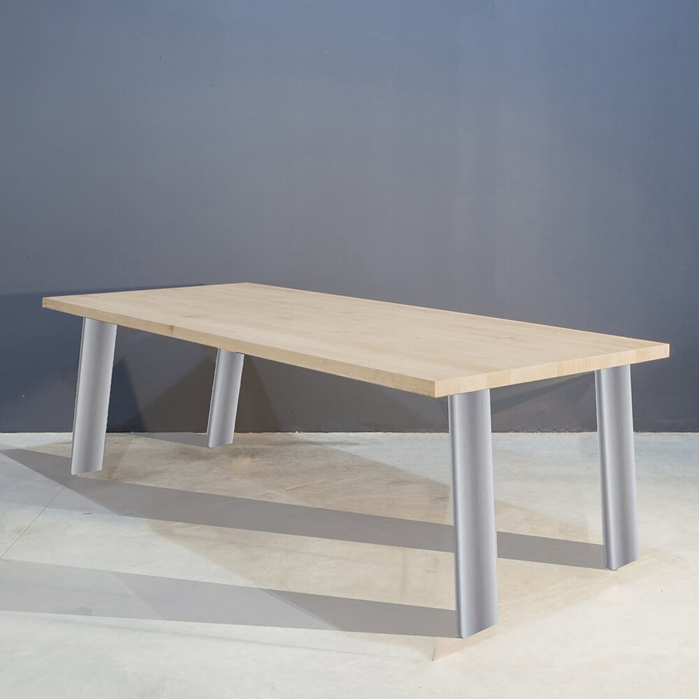 Vijandig Onvoorziene omstandigheden verkenner Moderne eettafel met schuine RVS poten - Concept Table