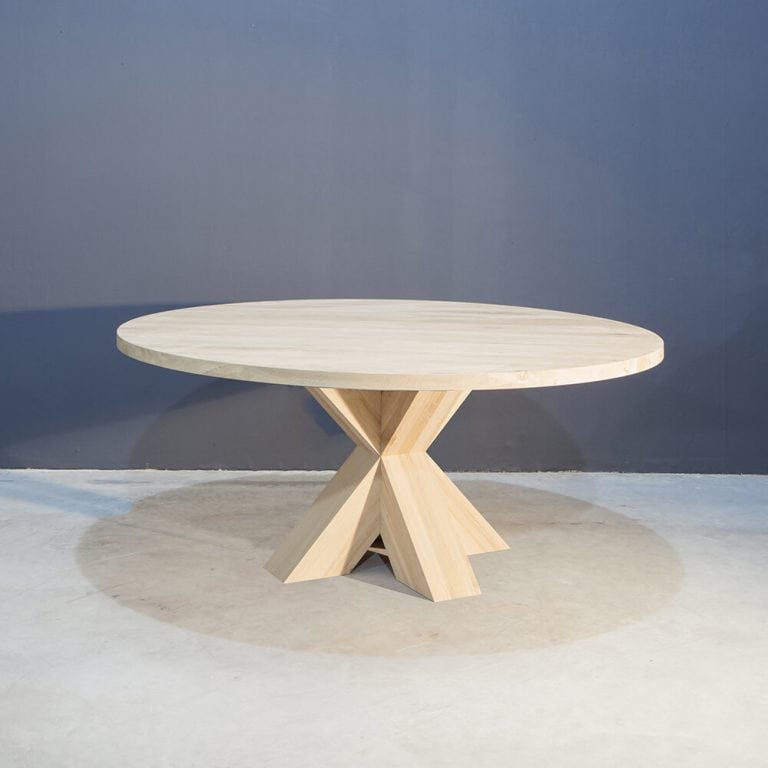 Ronde eiken tafel met stoere kruispoot Concept Table