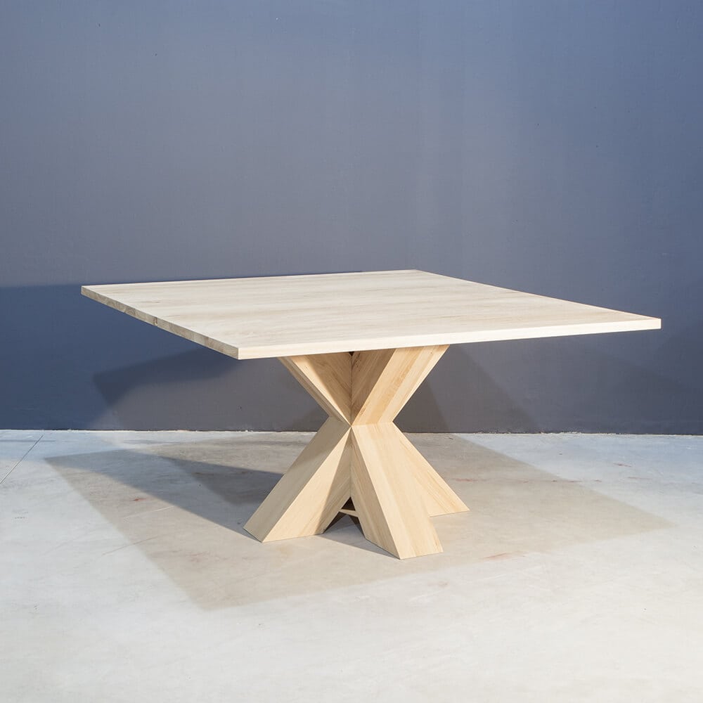 met de klok mee globaal mozaïek Vierkante eiken tafel met stoere kruispoot - Concept Table